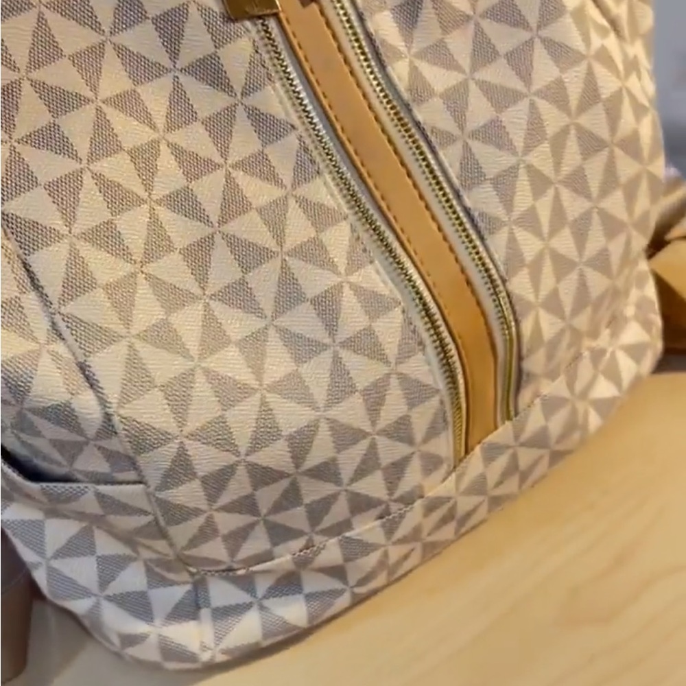 Backpack - Picture 14 of 14